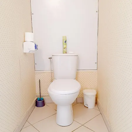 Laurence Apartment *