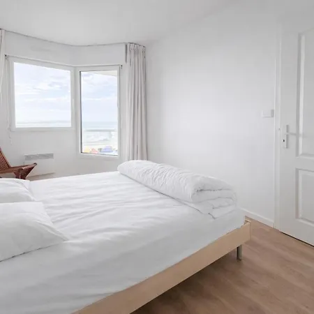 Laurence Apartment *
